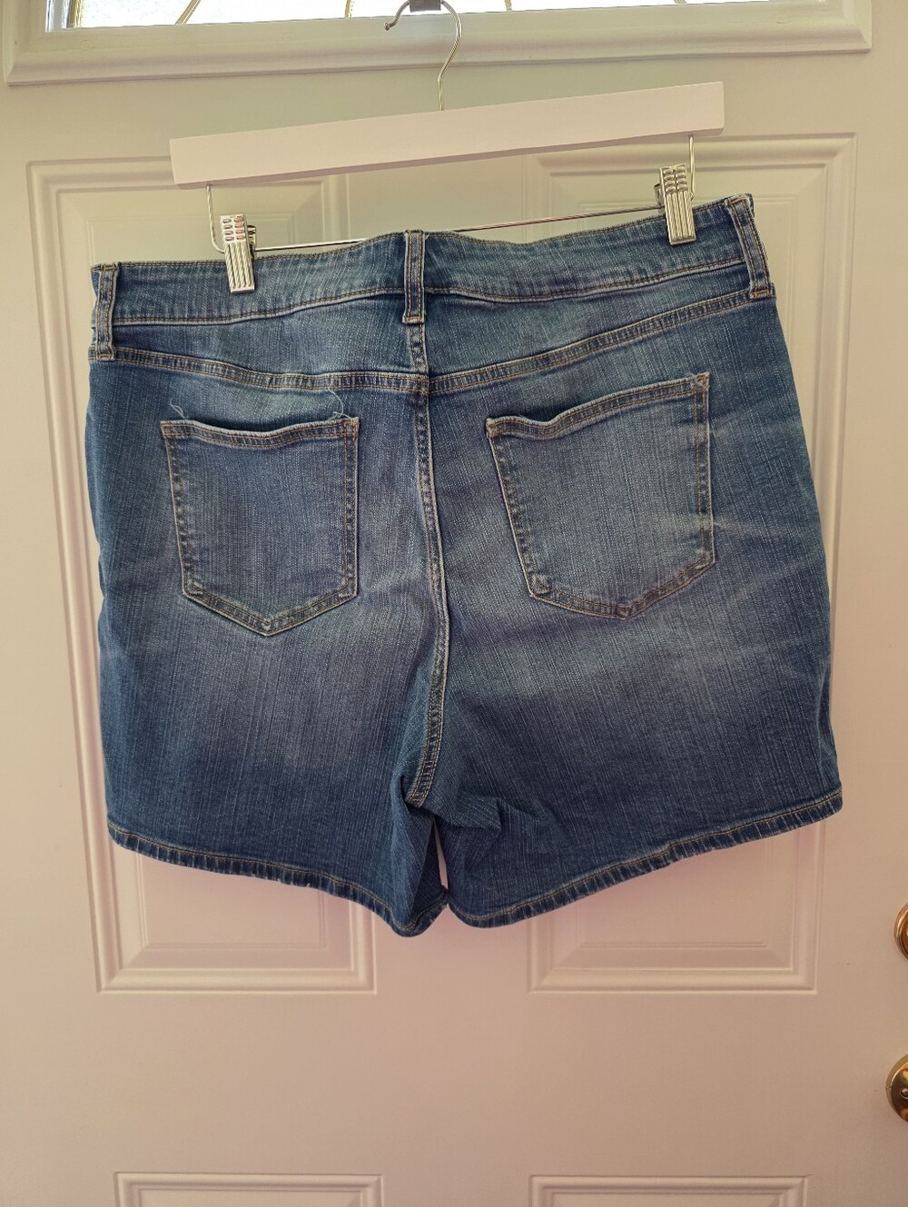 Torrid Denim Shorts Size 16 - Picture 2 of 4